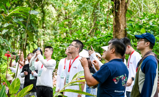 活动嘉宾参观参观荫生植物园