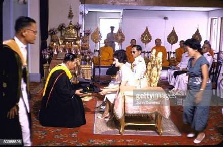 普密蓬国王夫妇和沙立·他那叻元帅