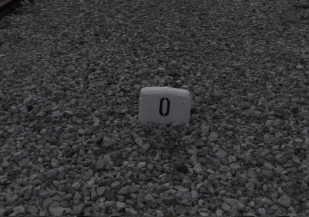 昆石铁路与昆小铁路的0公里标，位于昆明北站。