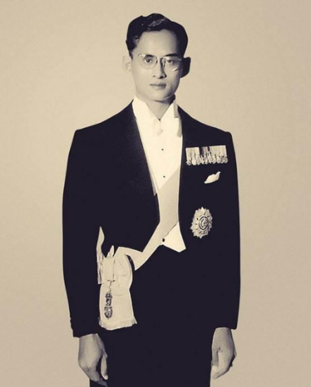 普密蓬·阿杜德国王