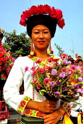 冈永节上的布朗族服饰