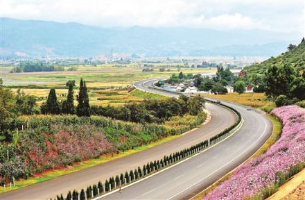 大理至丽江高速公路沿景