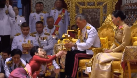 诗妮娜贵妃册封现场