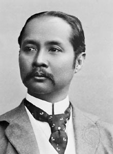 身着西装的朱拉隆功