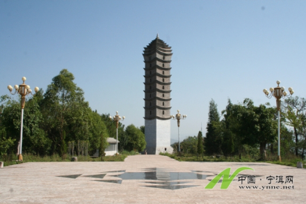 锦袍山公园山顶的东塔（也称文笔塔） 