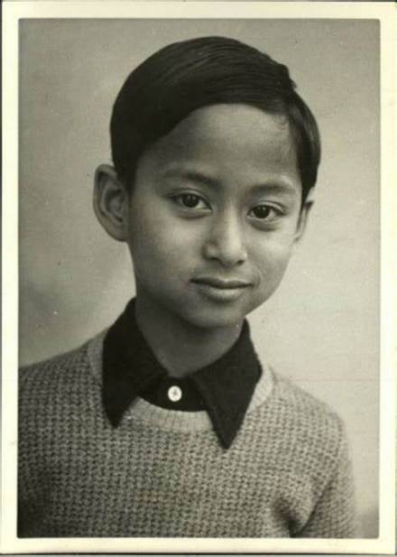 童年时的阿南塔·玛希敦