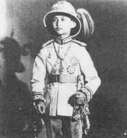 继承王位时的阿南塔