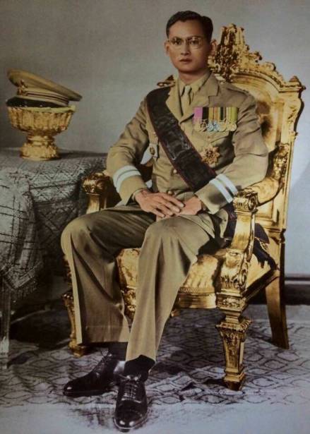 普密蓬·阿杜德国王