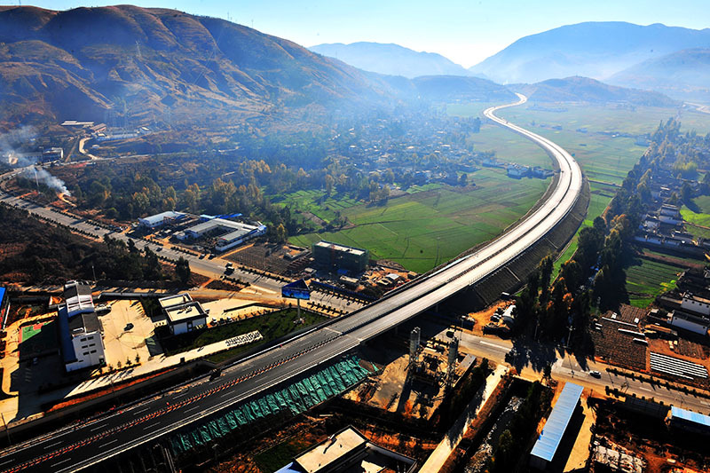 大理至丽江高速公路之景