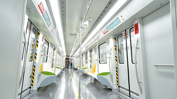 昆明轨道交通5号线列车内部