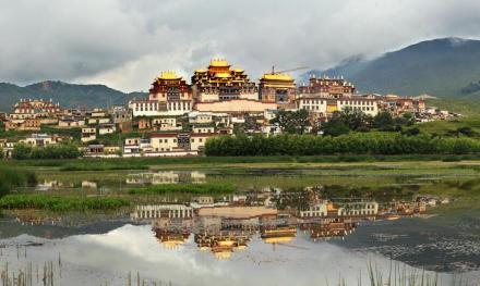 噶丹·松赞林寺