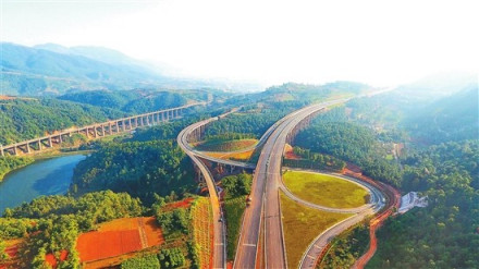 2017年11月8日晋红高速公路全线通车 