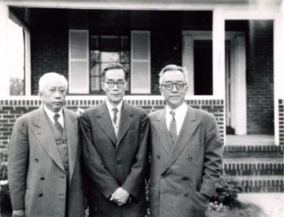 缪云台先生（左）在美国与友人合影